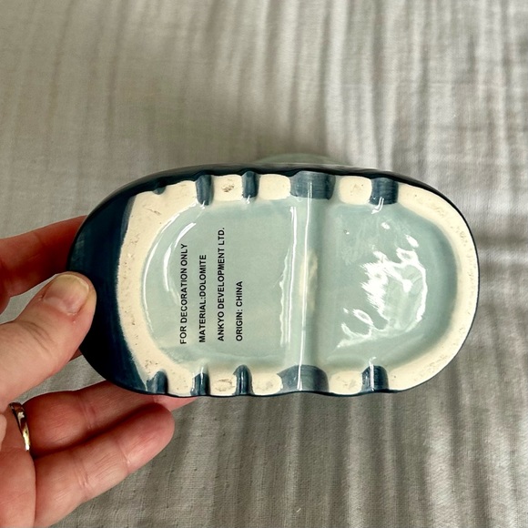 (Bundle 3 for $15) Ceramic Two Tone Boot Vase - Home Decor - Picture 4 of 4